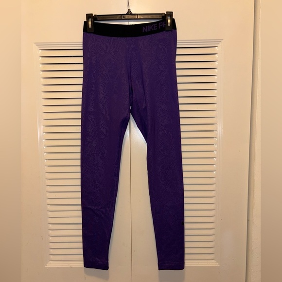 Nike Pro Purple Leggings - Picture 2 of 4